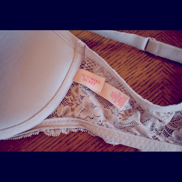 NWOT Victoria Secret Bra - Picture 3 of 3